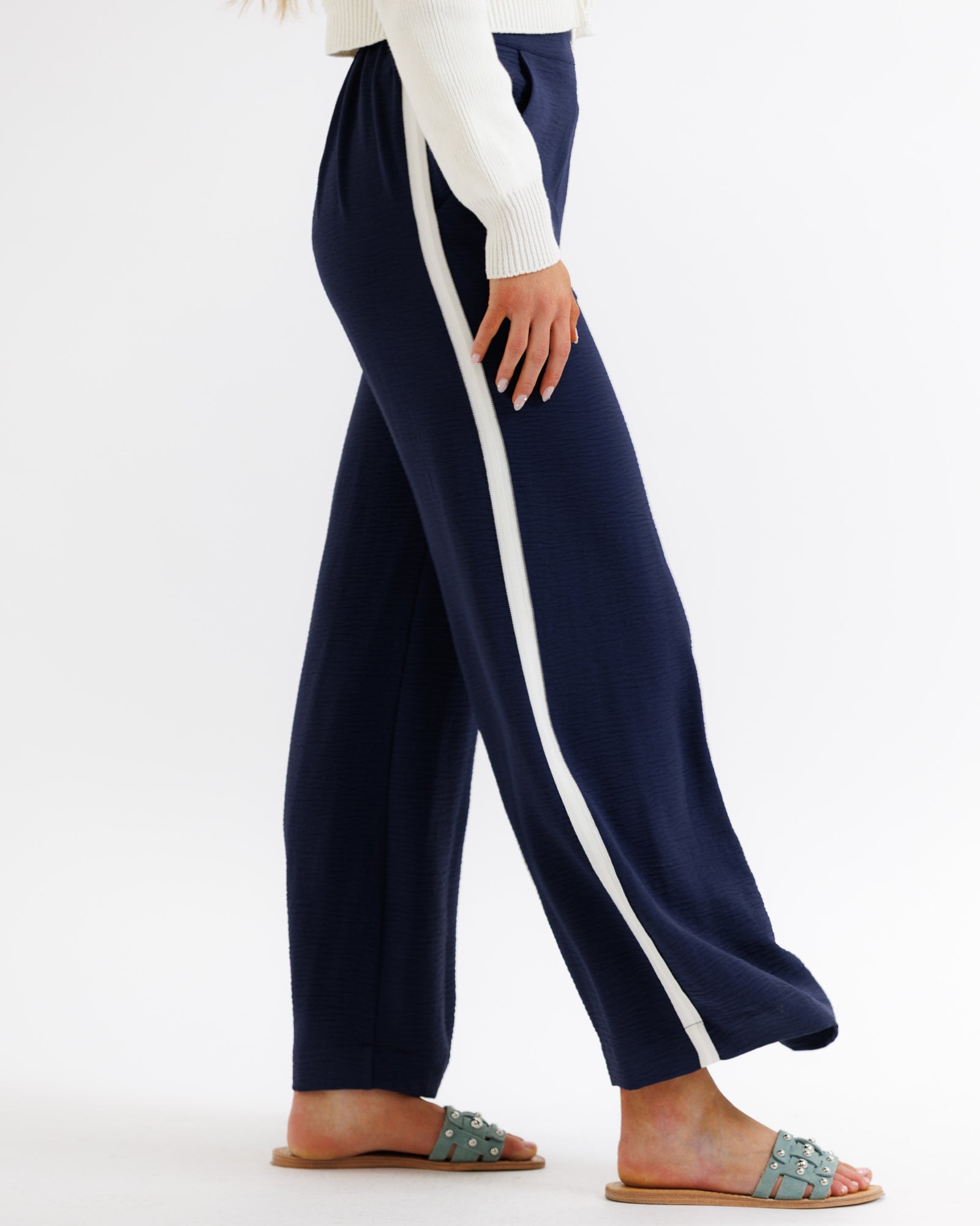 Wide-leg pants