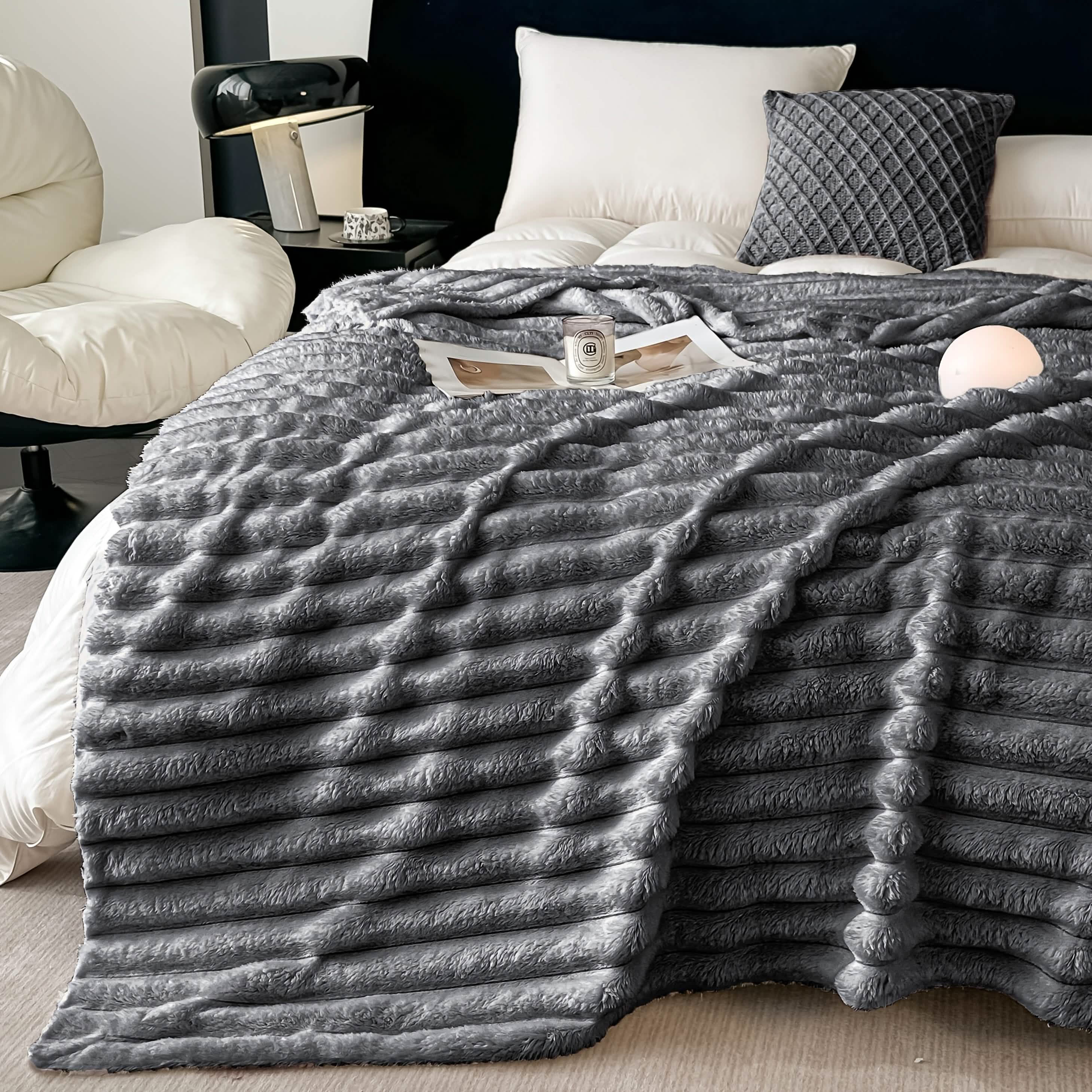 Ultra-Soft Double-Sided Fleece Blanket – Gray