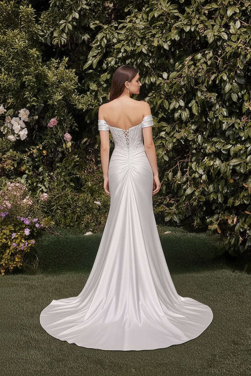 Off-White Lace Satin Bridal Gown – Fit & Flare Structured Bodice