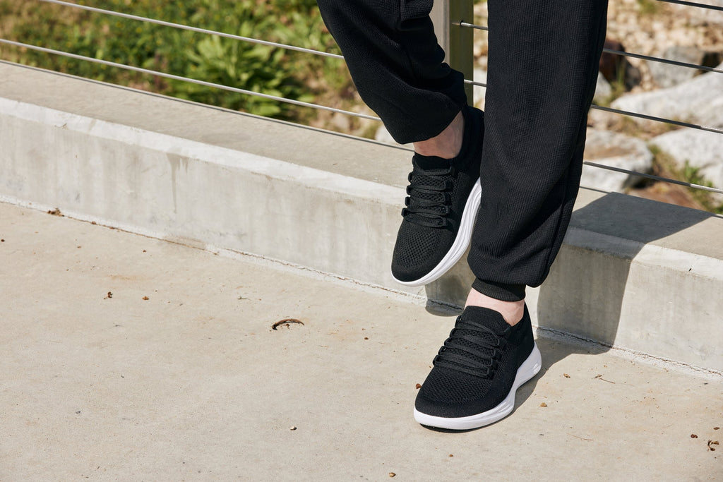Men's Black & White Lightweight Knitted Sneakers QA062