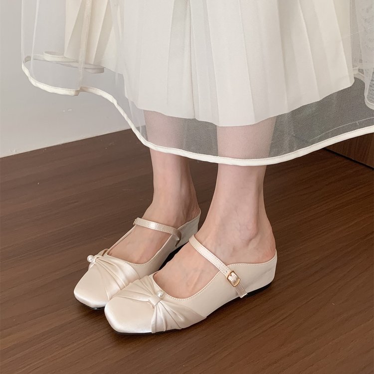 Women's Closed-Toe Mary Jane Mule Flats